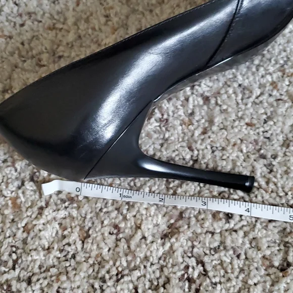 BCBG 8 1/2 black heels - Picture 11 of 11